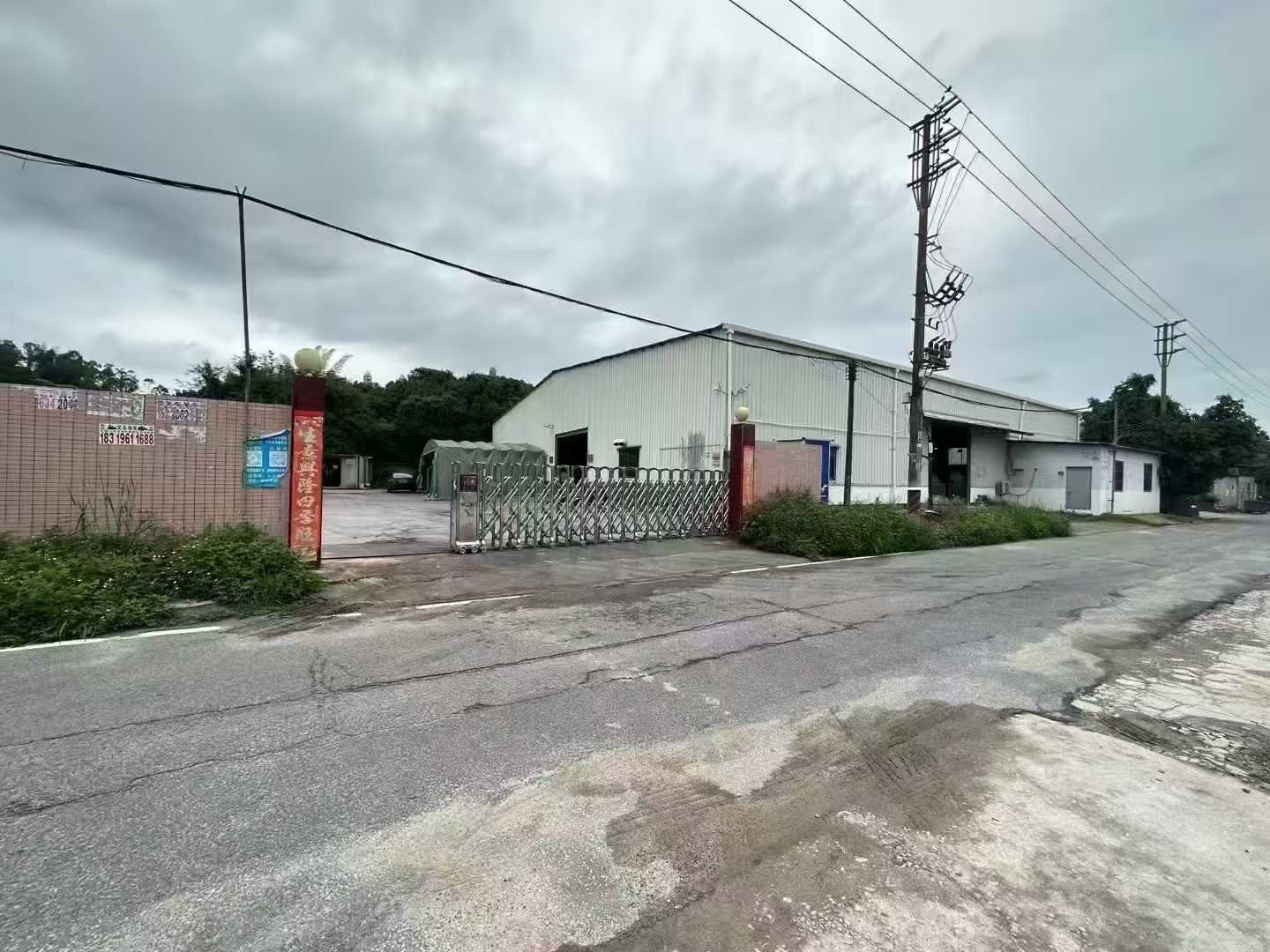 新墟镇靠山边原房东独院1300平钢构厂房出租
